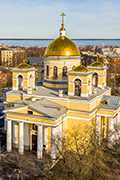 «За труды во благо северной земли»: Глава Карелии вручил митрополиту Константину государственную награду республики
